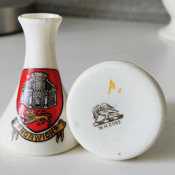 W H Goss Miniature Vases Set of 2 From UK - Picture 2 of 11